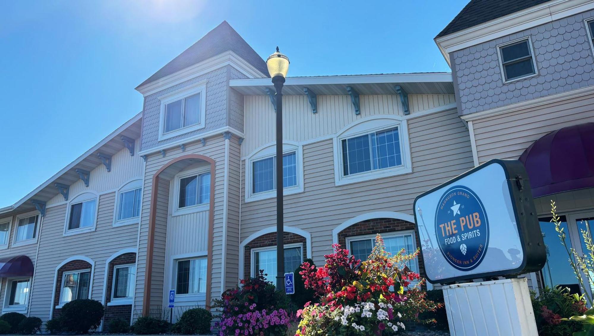 Magnuson Grand Pioneer Inn And Suites Эсканаба Экстерьер фото