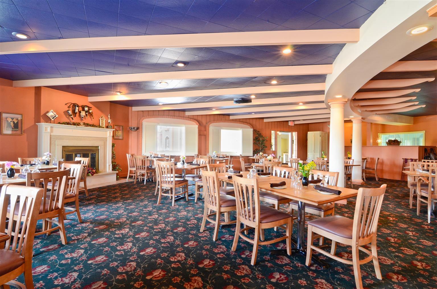 Magnuson Grand Pioneer Inn And Suites Эсканаба Ресторан фото