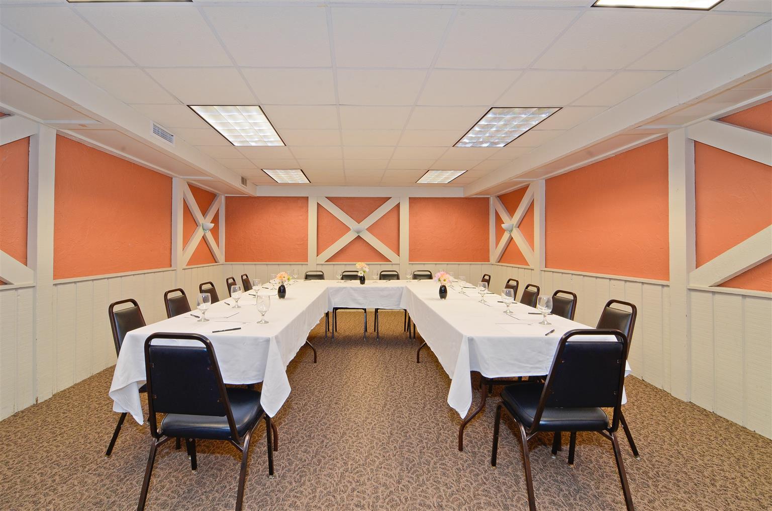 Magnuson Grand Pioneer Inn And Suites Эсканаба Бизнес фото